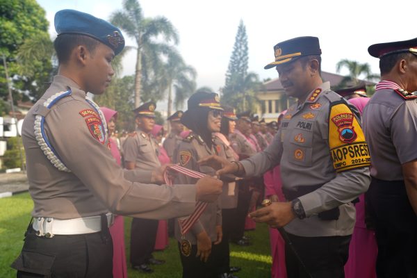 Kapolresta Banyumas Pimpin Wisuda Purnawira Anggota Polri Dan Wredatama PNS Polri