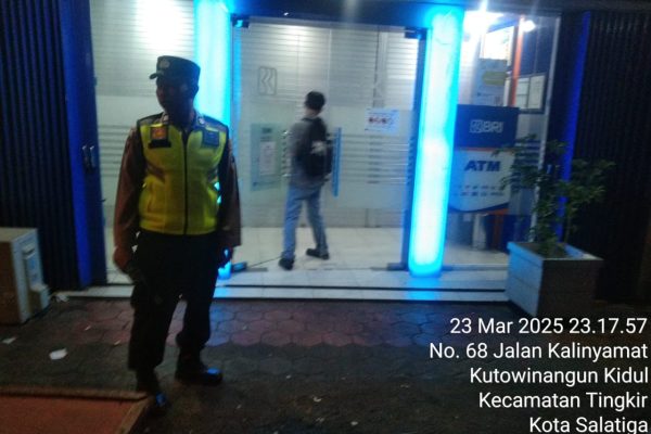 Antisipasi Tindak Kejahatan, Patroli Polsek Tingkir Sambangi Kantor Perbankan