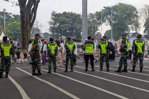 Berikan Rasa Aman, Anggota Polsek Sidomukti Lakukan Pam Sholat Idul Fitri 1446 H
